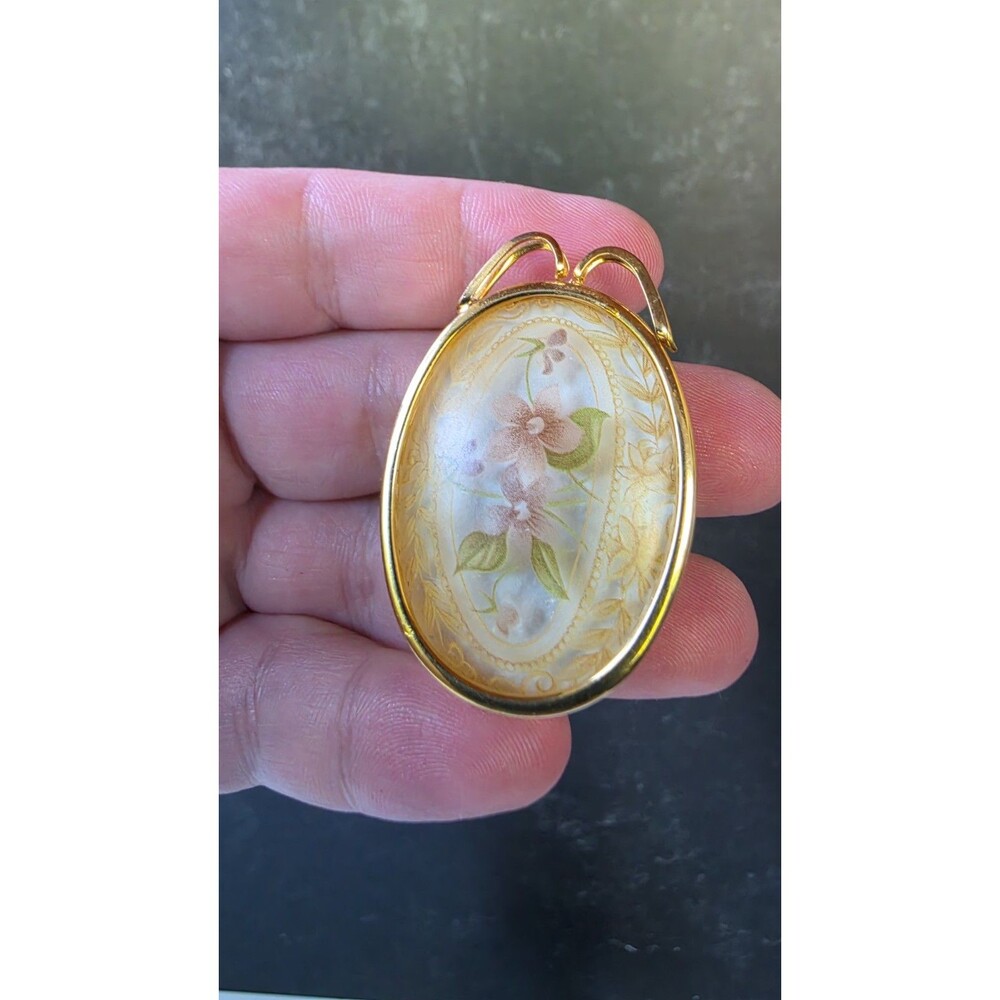 Gold Tone Metal Floral Oval Shaped Pendant Vintage Costume Jewelry